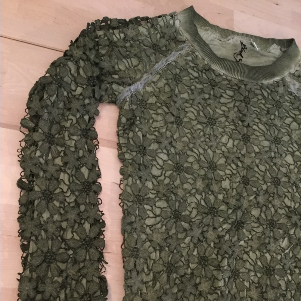 Sweater - Picture 4 of 4
